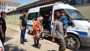 Erzincan'da yasa dışı yollarla yurda giren 27 yabancı uyruklu yakalandı