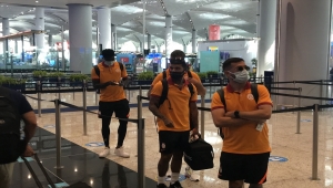 Galatasaray, Olympiakos ile oynayacağı hazırlık maçı için Yunanistan'a gitti