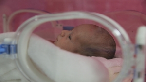 Gaziantep'te 3 hafta önce doğan "Dünya" bebek, ailesini bekliyor