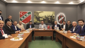 Gençlik ve Spor Bakanı Kasapoğlu, İzmir'de