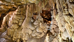 Gümüşhane'deki Karaca Mağarası'nı bayram tatilinde 15 bini aşkın kişi ziyaret etti