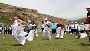 Gümüşhane'nin Taşköprü Yaylası'nda yayla sporları şenliği düzenlendi