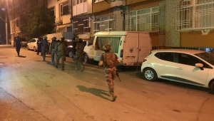 GÜNCELLEME - Bursa'da ablasını odaya kilitleyip balkondan rastgele ateş açan kişi gözaltına alındı