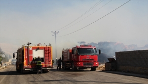 GÜNCELLEME - Hatay'da mısır silajı balyalarının bulunduğu alanda çıkan yangın kontrol altına alındı