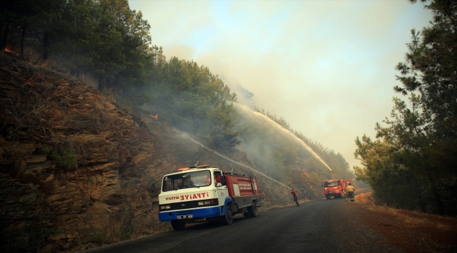 GÜNCELLEME - Mersin'de iki ilçede çıkan orman yangınlarına müdahale sürüyor