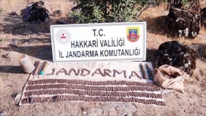 Hakkari'de terör örgütü PKK'ya yönelik operasyonda arazide mühimmat bulundu