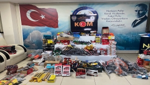 Hatay'da bir kişi aracında kaçak 6 bin 331 parça tamir malzemesiyle yakalandı