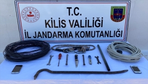 Hırsızlık suçundan yattığı cezaevinden çıktığı gün aynı nedenle suçüstü yakalandı