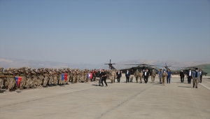 İçişleri Bakanı Soylu, Çakırsöğüt Jandarma Komando Tugay Komutanlığı'nda askerlerle bayramlaştı: