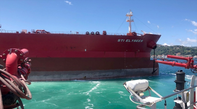 İstanbul Boğazı'nda makine arızası nedeniyle demir atan gemiye müdahale edildi