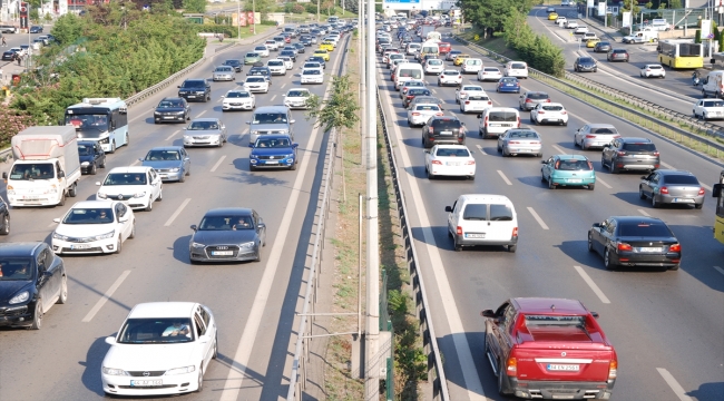 İstanbul'da bayram tatilinin sona ermesiyle trafikte yoğunluk arttı