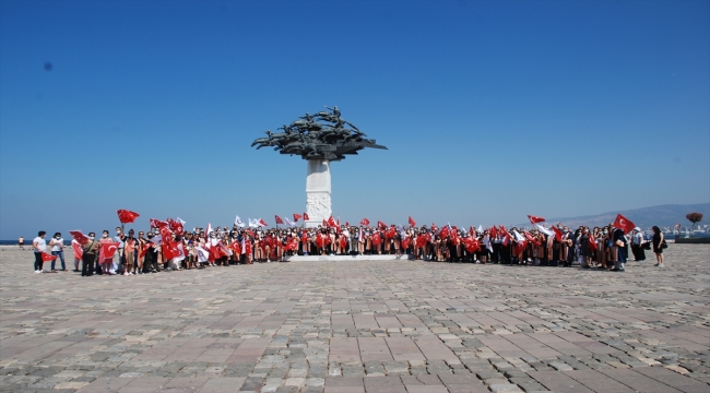 İzmir'de 15 Temmuz Demokrasi Yürüyüşü düzenlendi