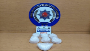 İzmir'de 3 kilo metamfetamin ele geçirildi, 3 kişi yakalandı