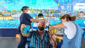 İzmir'de İZBAN Halkapınar İstasyonu'nda Kovid-19 aşı uygulanmasına başlandı