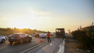 İzmir'de seyir halindeki yolcu otobüsü yandı 