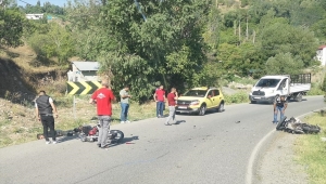 Kars'ta iki motosiklet çarpıştı: 2 yaralı 