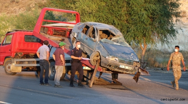 Kayseri - Ankara karayolunda refüje çarpan otomobil devrildi: 5 yaralı