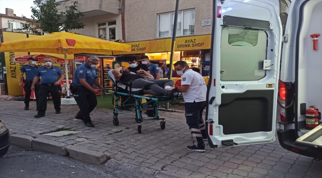 Kayseri'de bir kişi oynadığı tabancanın ateş alması sonucu yaralandı