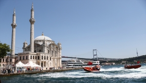 Kıyı Emniyeti Genel Müdürlüğünden İstanbul Boğazı'nda saygı seyri