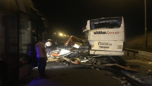 Kuzey Marmara Otoyolu'nda yolcu otobüsü ile tıbbi atık aracı çarpıştı: 4 yaralı