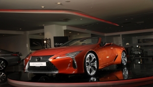 Lexus, üstü açılan otomobili "Lexus LC 500 Convertible"ı Türkiye'de satışa sundu
