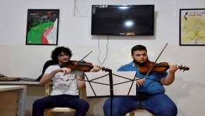 Lübnan'da 73 yıldır mülteci hayatı yaşayan Filistinliler, kimliklerini müzikle korumaya çalışıyor