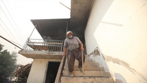 Manavgat'ta kanser hastası kadın, tedavi parasını yangında kaybetmenin üzüntüsünü yaşıyor