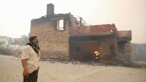 Manavgat ve Akseki'deki orman yangınlarına havadan müdahale başladı