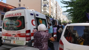 Manisa'da elektrik panosundan çıkan yangında dumandan etkilenen 8 kişi hastaneye kaldırıldı