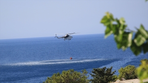 Mersin Aydıncık'taki orman yangınını söndürme çalışmaları devam ediyor