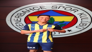 Mesut Özil'in balmumu heykeli, İstanbul'a getirildi