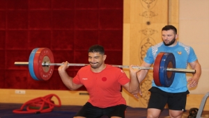 Milli güreşçi Taha Akgül'ün olimpiyatlarda gözü yine altın madalyada