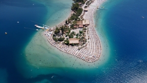 Muğla'nın turistik ilçelerindeki sahillerde sıcak hava nedeniyle yoğunluk yaşandı 