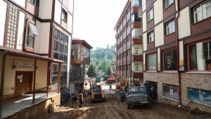 Rize'deki sel ve heyelanın ardından hasar tespit ve temizlik çalışmaları sürüyor