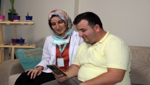 Sağlık Bakanı Koca'nın sosyal medya hesabından paylaştığı Hataylı hemşireden aşı olun çağrısı: