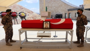 Samsun'da eşi tarafından öldürülen polis memurunun cenazesi Sivas'ta toprağa verildi