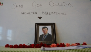 Şehit Necmettin Yılmaz'ın öğrencileri, karne gününde öğretmenlerini andı