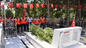 Şehit Ömer Halisdemir'in kabrine ziyaretçi akını 