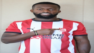 Sivasspor, Nijeryalı ön libero Azubuike'yi 2021-2022 sezonu sonuna kadar kiraladı