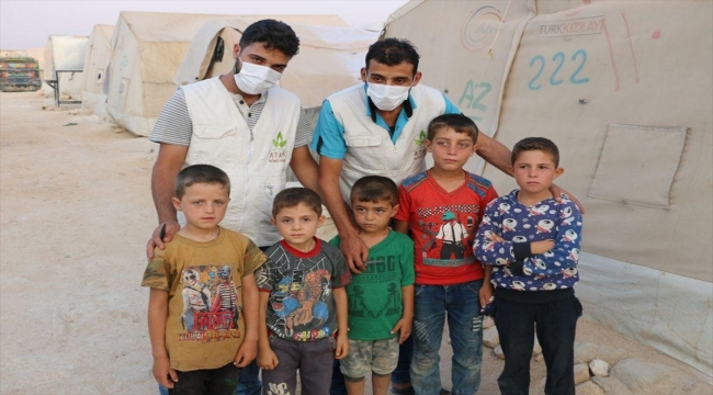 Suriye'nin kuzeyindeki Bab'da kamplarda kalan çocuklar bayram tıraşı oldu