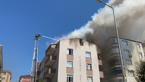 Tekirdağ'da bir binanın çatı katında çıkan yangın söndürüldü