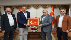 Trabzonspor Teknik Direktörü Avcı, Vali Ustaoğlu'nu ziyaret etti