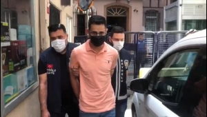 Türk parasıyla burnunu silen turist gözaltına alındı