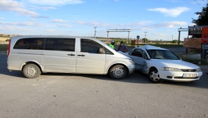Uşak'ta otomobille minibüs çarpıştı: 8 yaralı