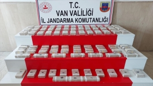 Van'da "dur" ihtarına uymayarak kaçan şüphelilerin çantasında 41 kilogram eroin ele geçirildi