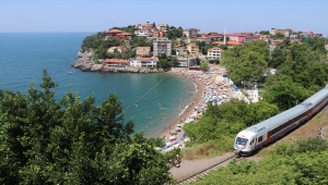 Zonguldak'ta sıcak havadan bunalanlar plajlarda yoğunluk oluşturdu