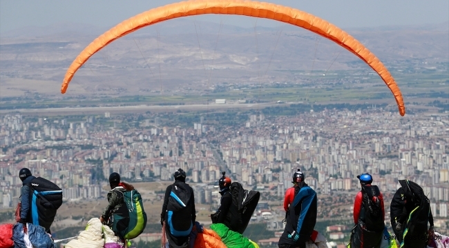 12'nci Ali Dağı Yamaç Paraşütü Mesafe Şampiyonası, Kayseri'de devam ediyor