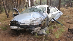 Adana'da devrilen otomobilin sürücüsü yaralandı