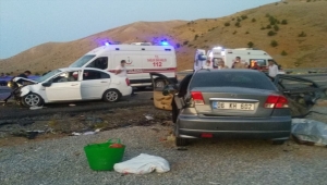 Adıyaman'da iki otomobil çarpıştı: 3 ölü, 4 yaralı 