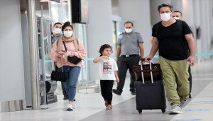 Afganistan'dan tahliye edilen 357 yolcu, İslamabad aktarmalı İstanbul'a getirildi